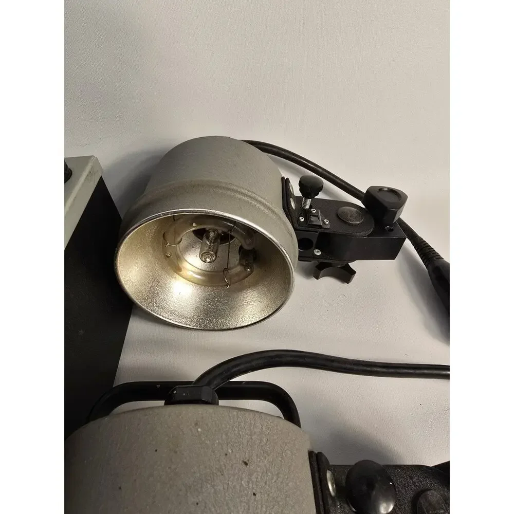 Dynalite M500 Power Pack + 2 Head 0836-01 Lights + Cords Dyna-lite Kit Strobe
